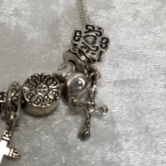 Premier Designs silver tone cross bracelet 7" 3" ext 1.1990 - Picture 4 of 9